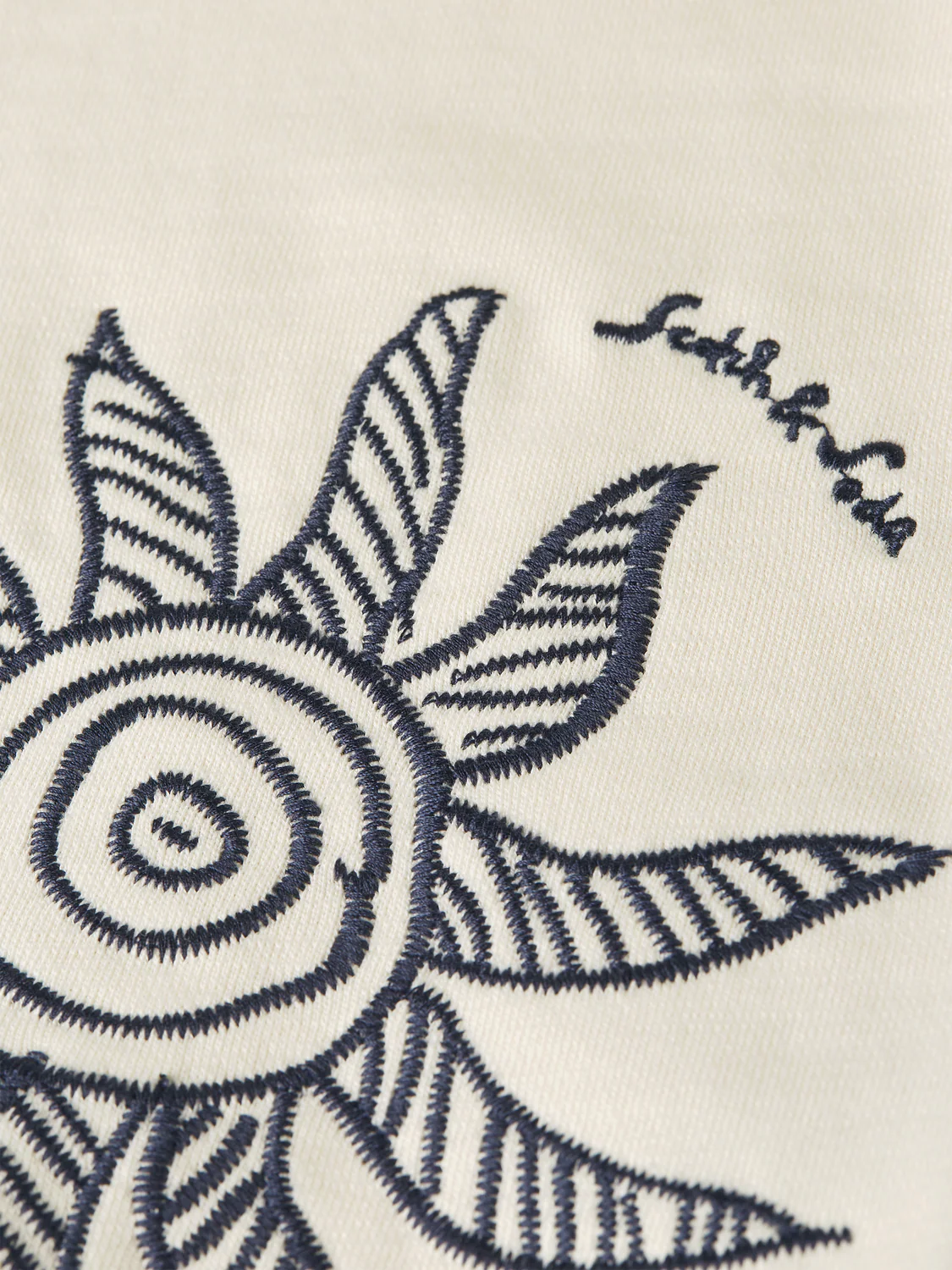 Embroidered relaxed sweatshirt - Image 7