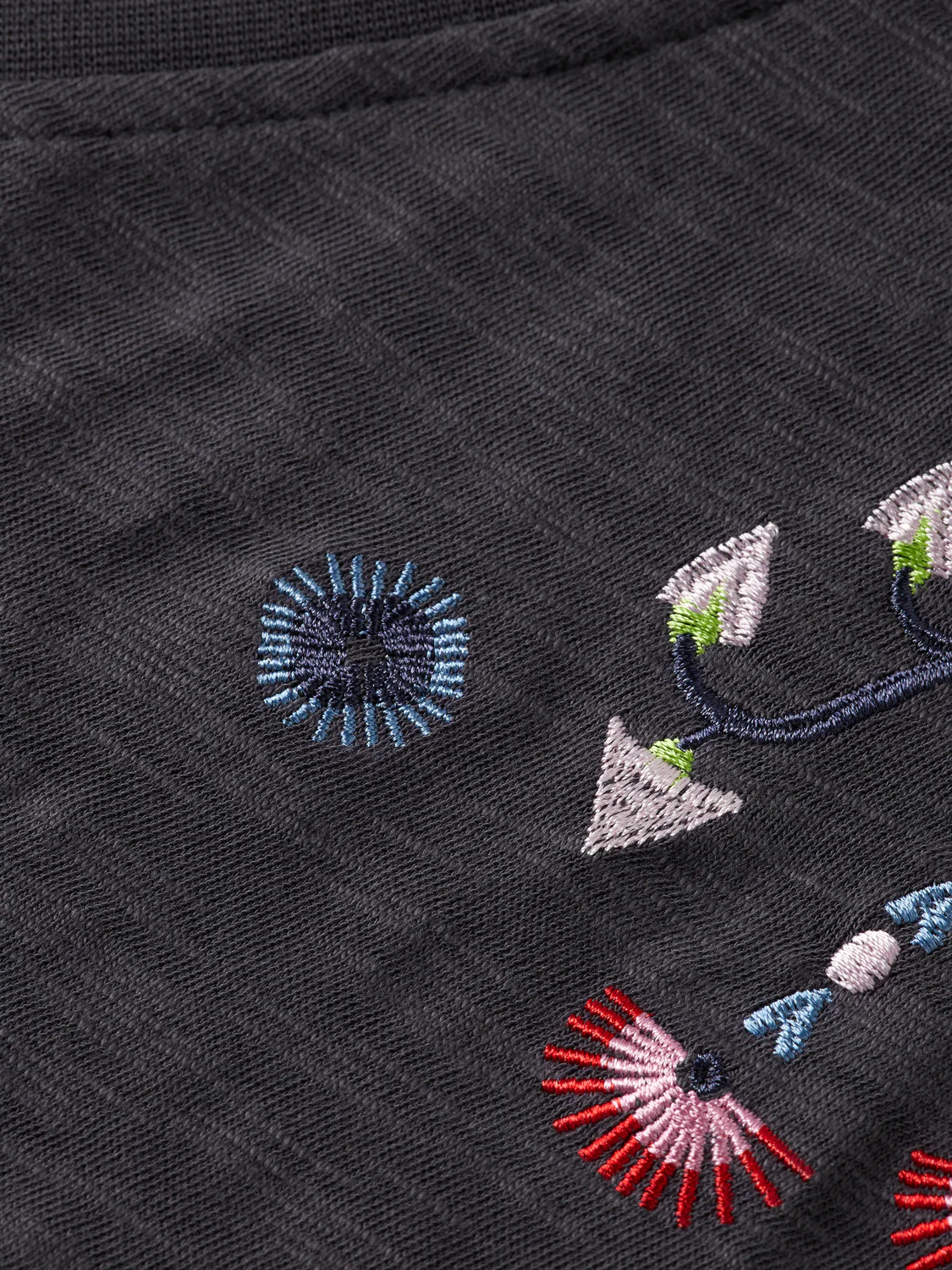 Embroidered V-neck T-shirt - Image 7