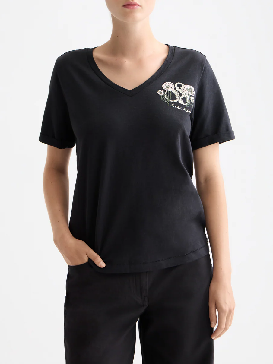 V-neck embroidered artwork T-shirt - Image 8