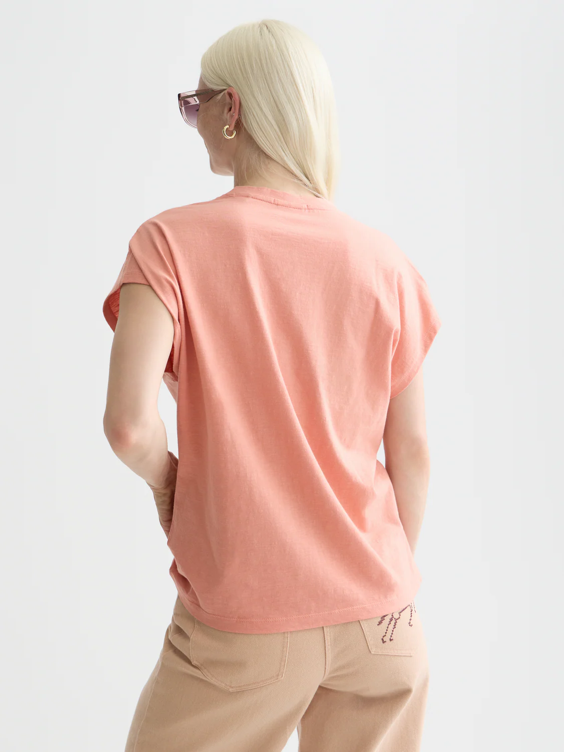 V-neck logo embroidery t-shirt - Image 11