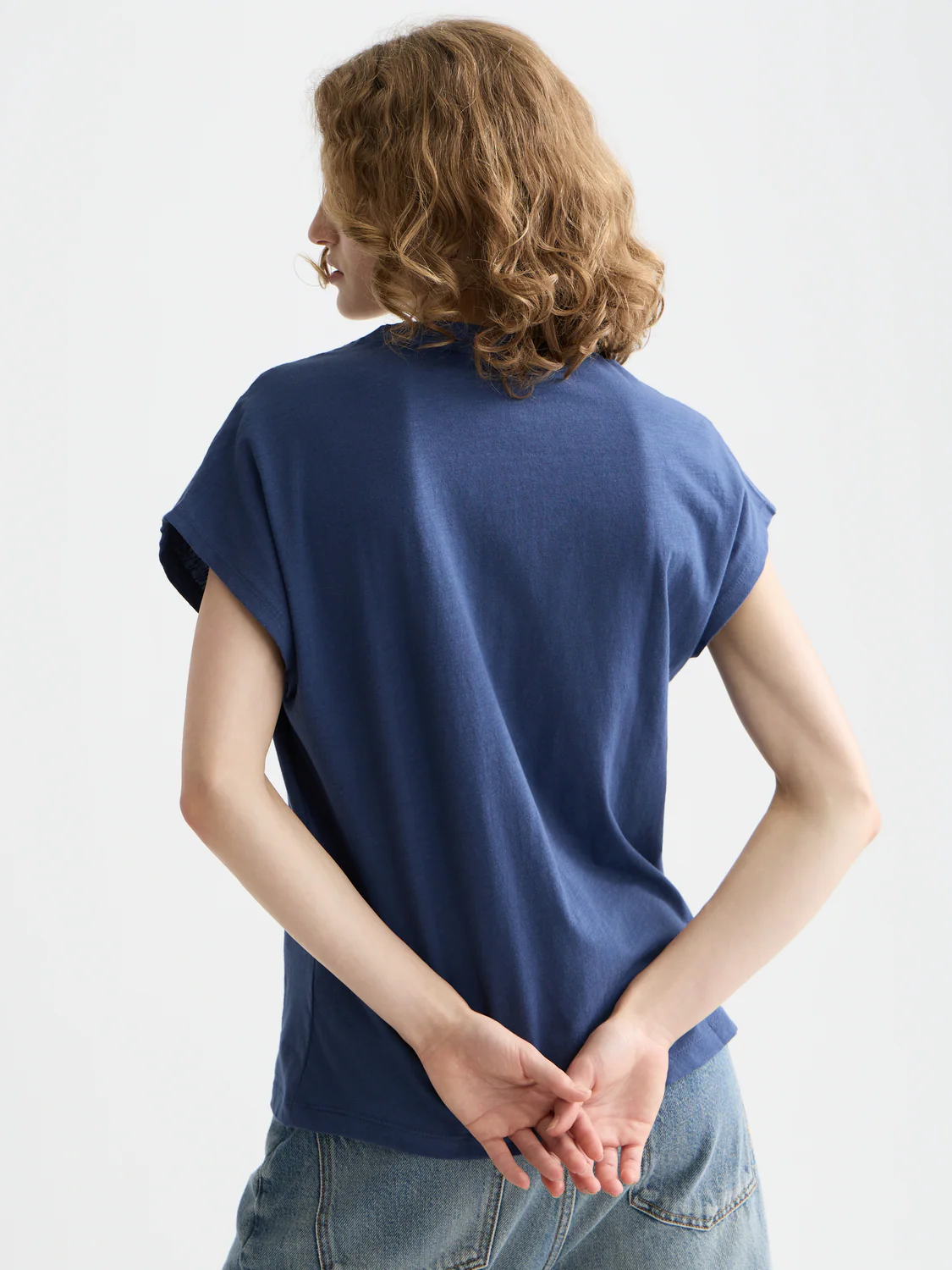 V-neck logo embroidery t-shirt - Image 4