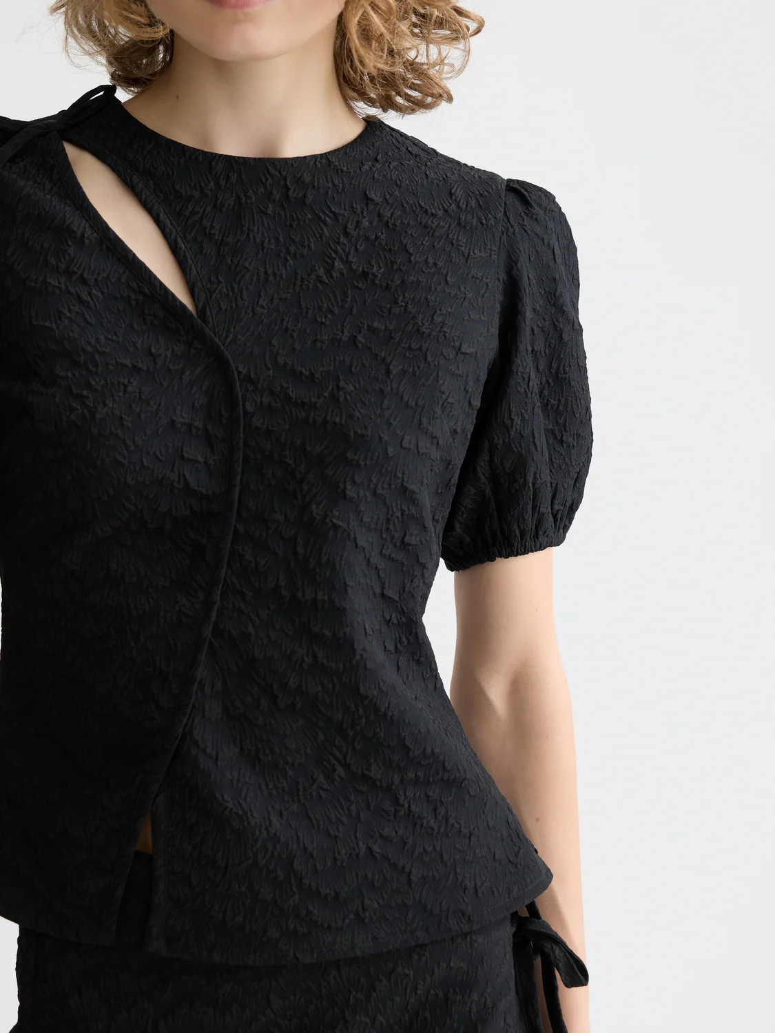 Puff sleeve textured top - Image 3