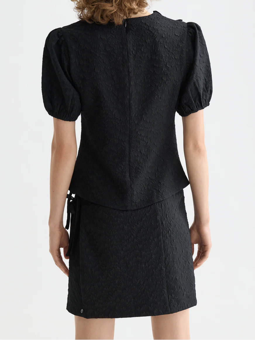 Puff sleeve textured top - Image 4